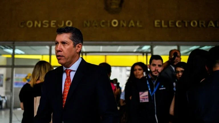 Máquina de Maduro sufoca candidatos da oposição na Venezuela