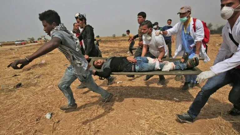 Quatro palestinos mortos em protesto na fronteira de Gaza com Israel