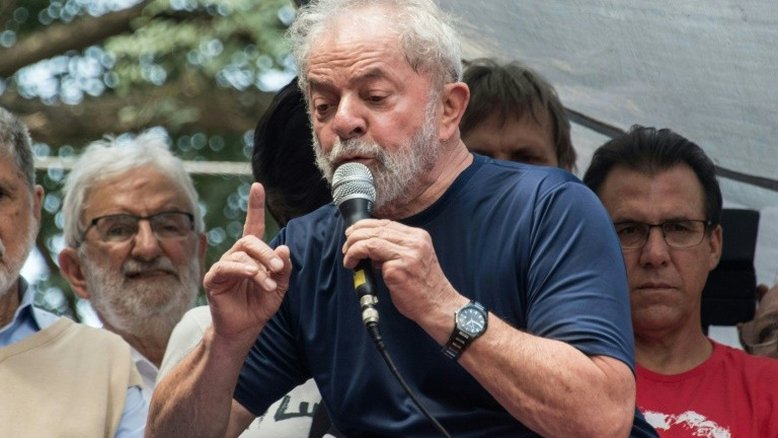 Lula se declara inocente, mas se entregará