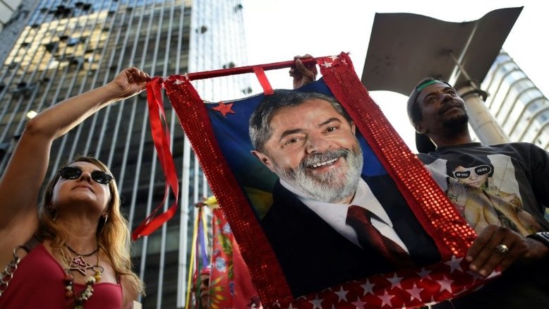 Brasil mergulhado na saga Lula enfrenta um futuro imprevisível