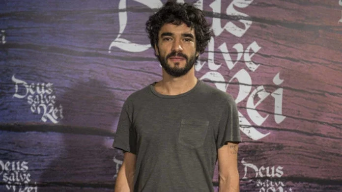 Caio Blat compartilha áudio da avó reclamando sobre visual do ator
