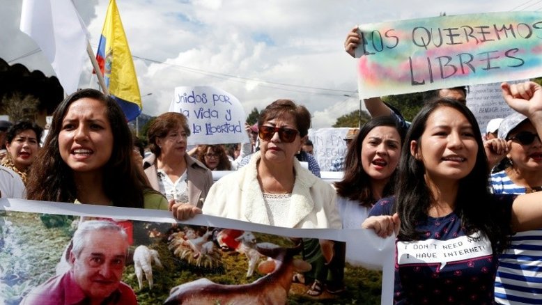 Canal de TV da Colômbia exibe vídeo de jornalistas equatorianos sequestrados