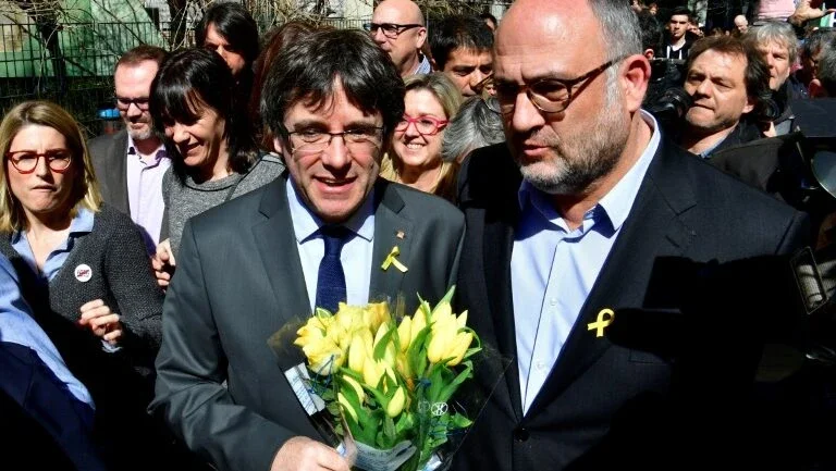 Espanha e Alemanha discutirão extradição de Puigdemont