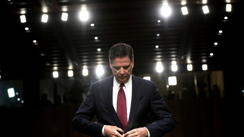 Ex-diretor do FBI retrata Trump como egocêntrico, mafioso e fóbico