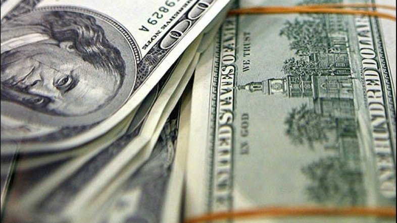 Dólar passa de R$ 3,45 e fecha no maior valor em 16 meses