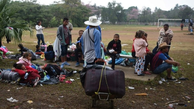 Migrantes de caravana centro-americana começam a chegar no centro do México