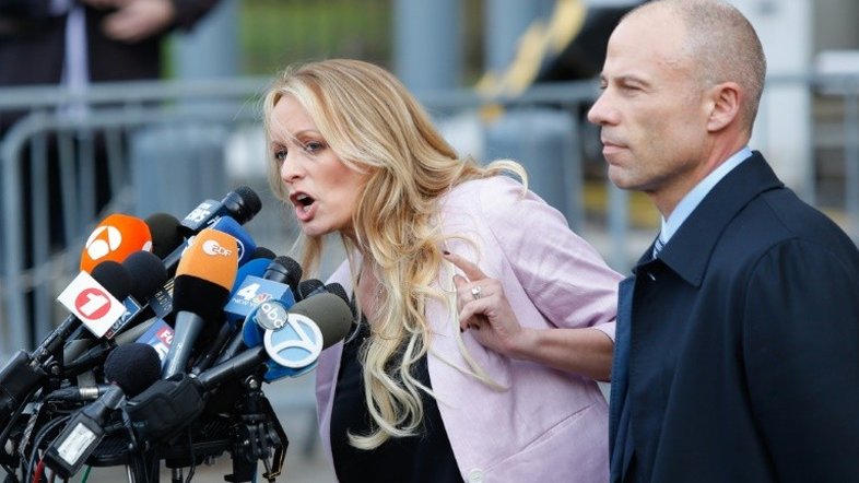 Atriz pornô processa presidente americano por difamação