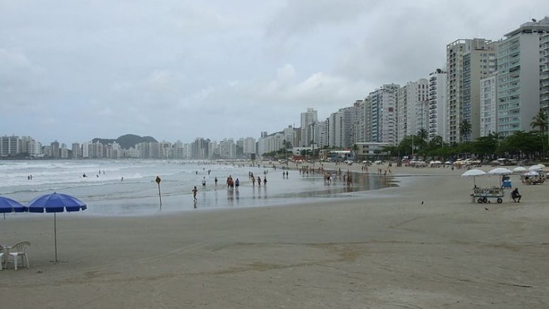 Mulher tem braço amputado ao ser atropelada por barco no Guarujá