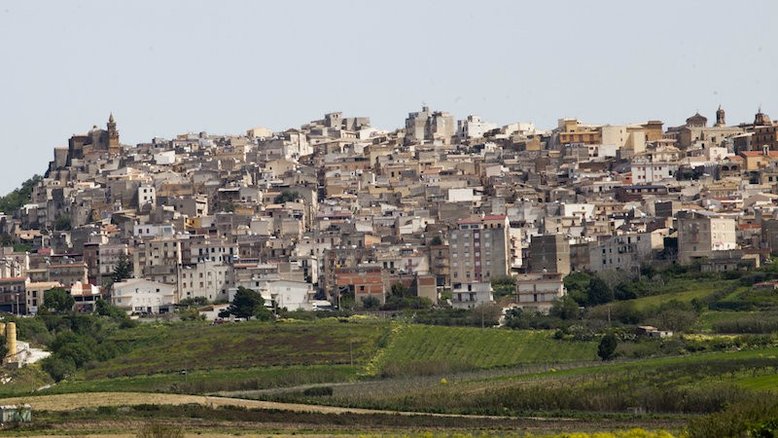 Cidade na Sicília vende casas a 1 euro para atrair moradores