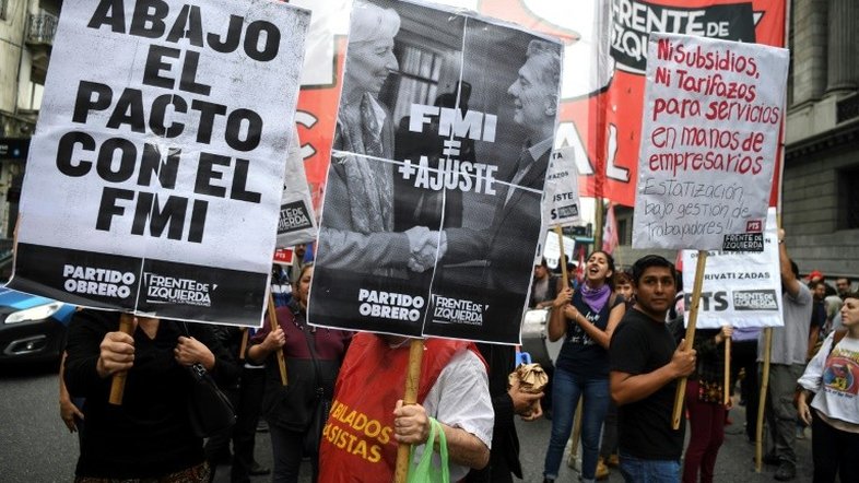 Por que a Argentina de Macri entrou em crise financeira?
