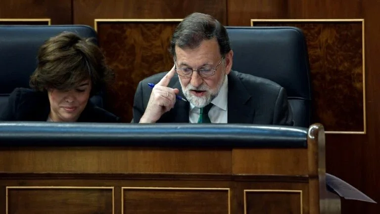 Deputados espanhóis debatem moção de censura contra Rajoy