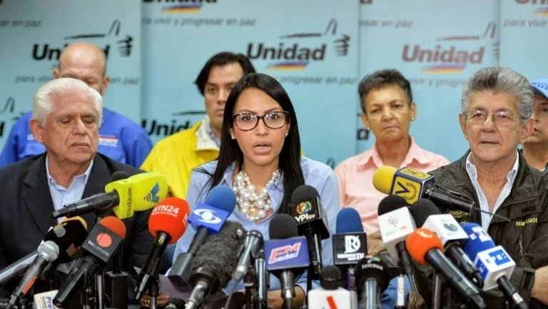 Opositores presos apanham no Serviço de Inteligência da Venezuela