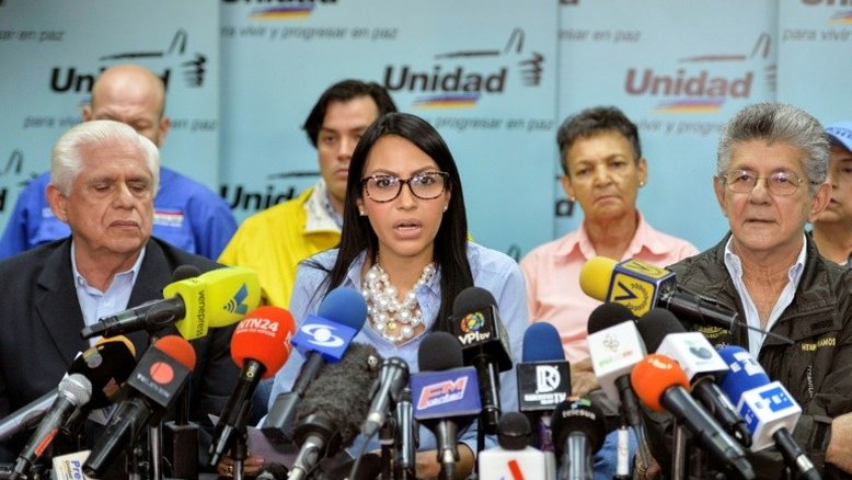 Opositores presos apanham no Serviço de Inteligência da Venezuela