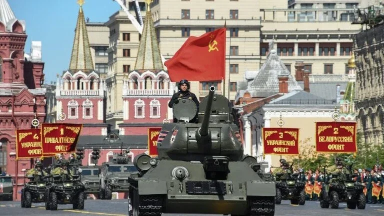Com desfile militar, Rússia comemora vitória contra Alemanha nazista