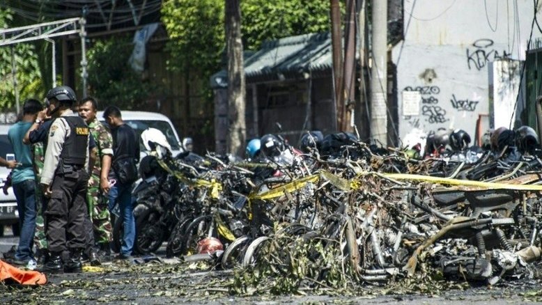 Reivindicados pelo EI, ataques contra igrejas deixam 13 mortos na Indonésia