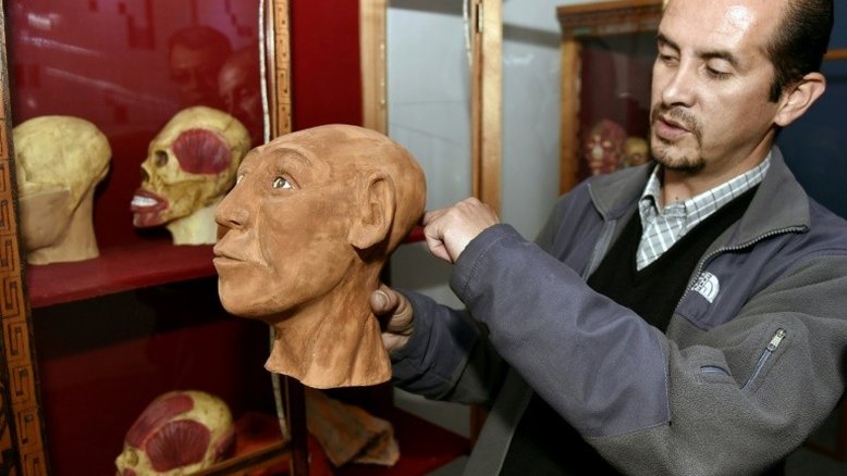 Cientistas reconstroem fisionomias de crânios alongados de tiwanakotas