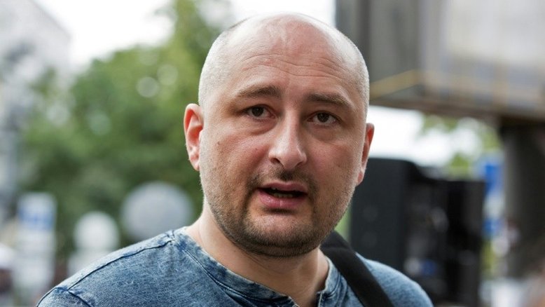Jornalista russo que simulou morte diz que objetivo era 'ficar vivo'