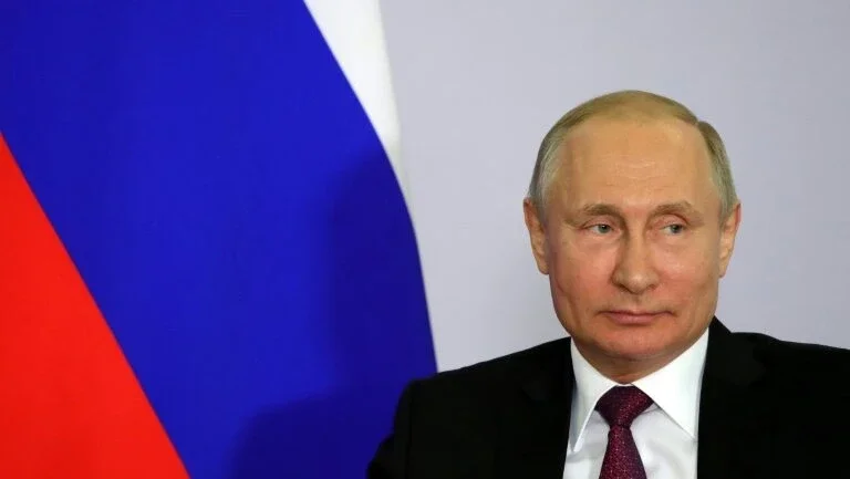 Putin parabeniza Maduro por reeleição