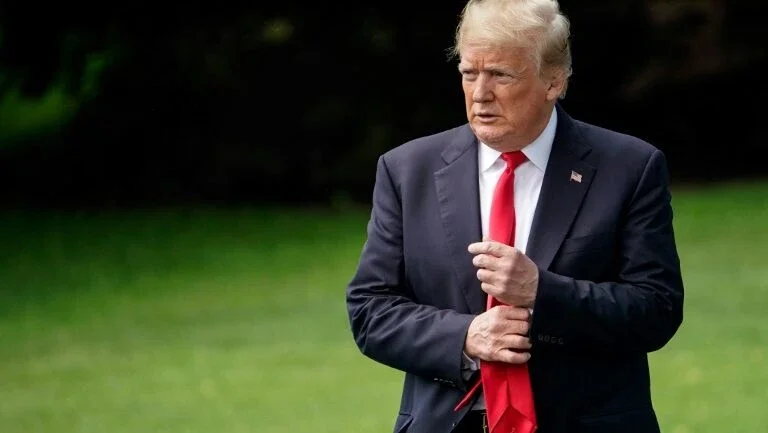 Trump considera tarifas de 25% a carros importados, diz imprensa