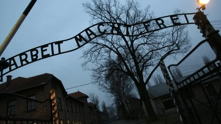 Contra antissemitismo, Suécia planeja visitas de jovens a campos de extermínio