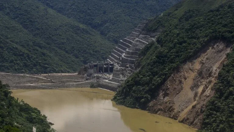 Nova evacuação por emergência em hidrelétrica na Colômbia