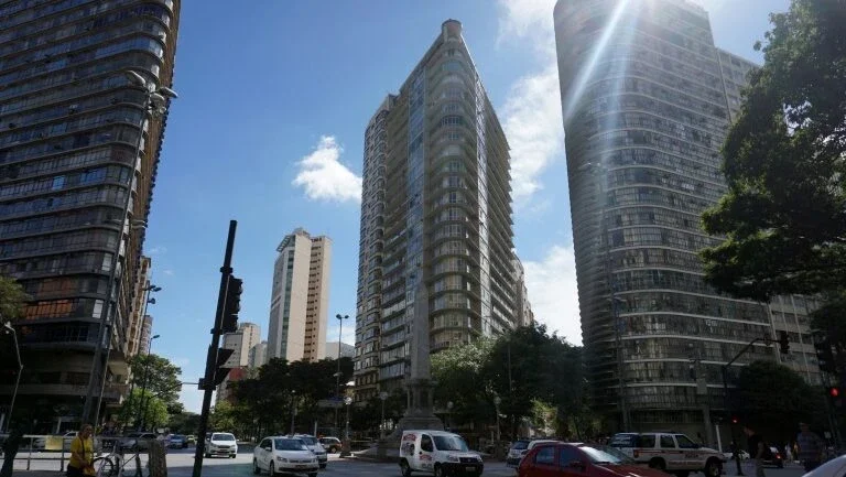 Ex-governador de Minas Eduardo Azeredo se entrega à polícia