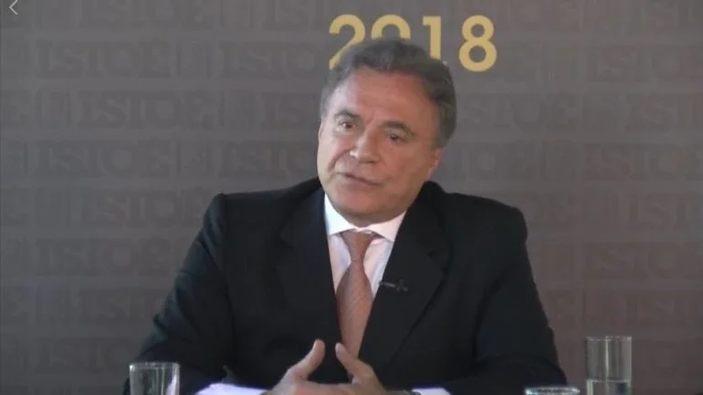 Álvaro Dias ressalta biografia ficha limpa e se diz a favor do porte de arma