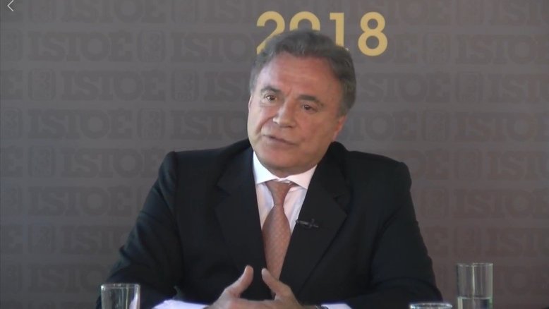 Álvaro Dias ressalta biografia ficha limpa e se diz a favor do porte de arma