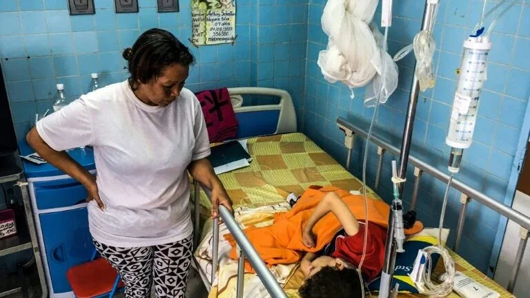 Crianças mostram a face mais dramática da crise de saúde na Venezuela