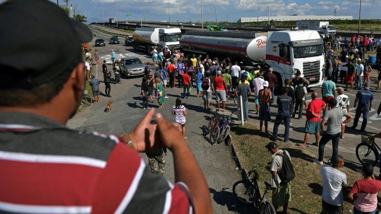 Polícia Rodoviária diz que 556 pontos de rodovias federais seguem bloqueados