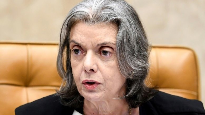 'Estamos vivendo uma mudança perigosamente conservadora', diz Cármen Lúcia