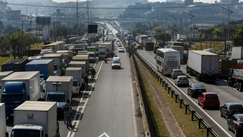 Quatro das 5 atividades de serviços tiveram perdas em abril ante 2019