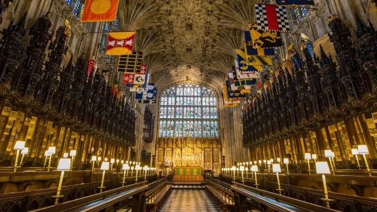 Conheça a histórica igreja que receberá o casamento do príncipe Harry