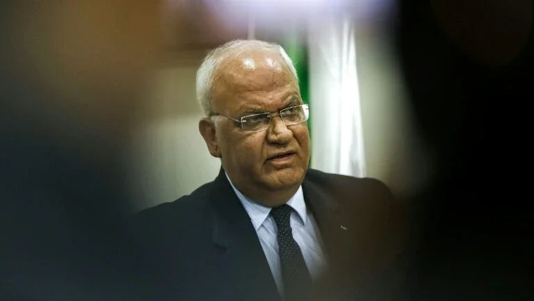 Palestino Erekat acusa Trump de desestabilizar Oriente Médio