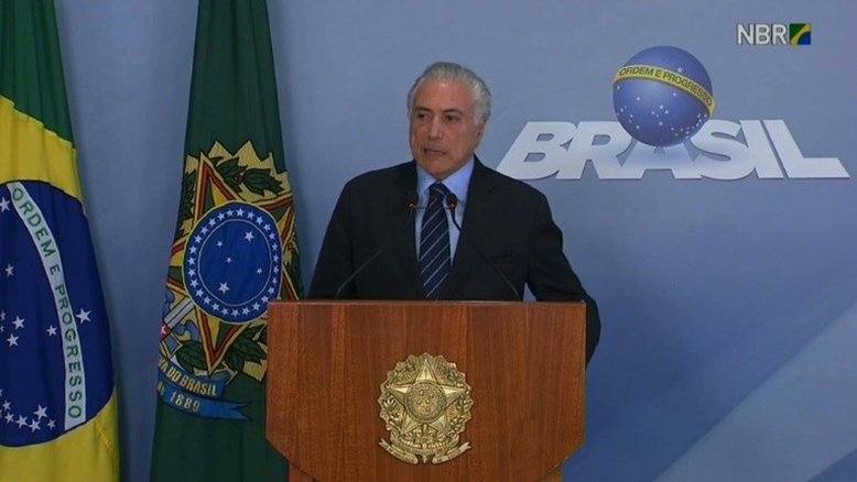 Temer anuncia redução de R$ 0,46 no litro do preço do diesel