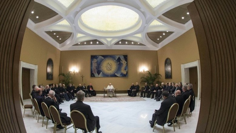 Papa impõe meditação aos bispos chilenos