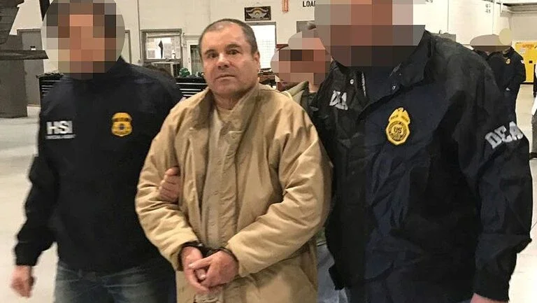 Peru apreende cocaína destinada à Espanha com imagens de Chapo e Escobar