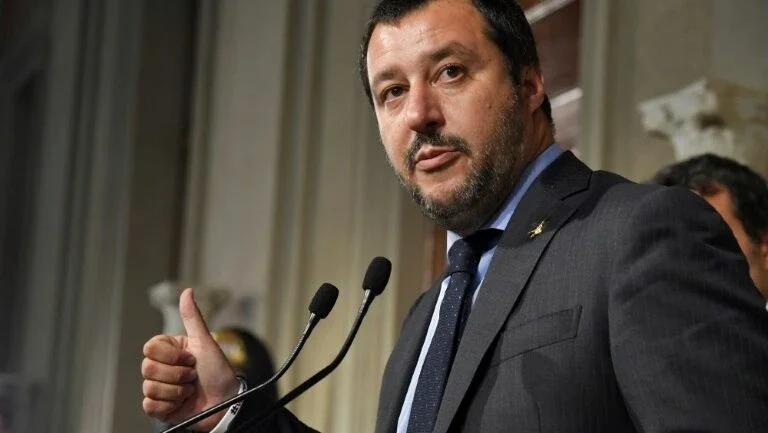 Partido de extrema-direita anuncia acordo sobre primeiro-ministro na Itália
