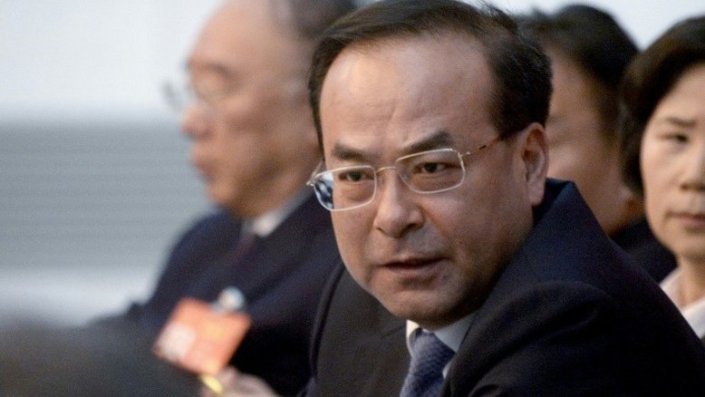 Ex-membro de alto comitê do Partido Comunista chinês condenado à prisão perpétua