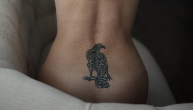 Letícia Spiller deixa tatuagem secreta à mostra em ensaio nu 4 Letícia Spiller deixa tatuagem secreta à mostra em ensaio nu