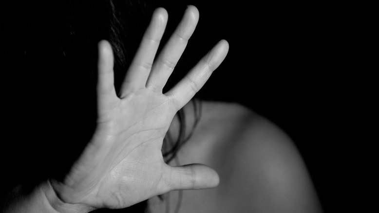 No Rio, 11 mulheres são estupradas por dia; 68% dentro de casa