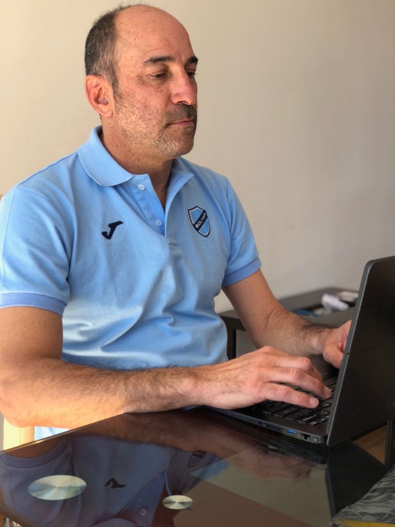 Técnico brasileiro na Bolívia desabafa contra FBF: "falta seriedade"