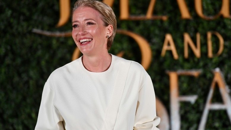 Elizabeth II condecora Emma Thompson e Keira Knightley