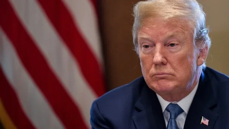 Mães em situação ilegal processam Trump por separá-las das filhas