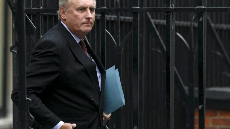Paul Dacre deixa o Daily Mail após 26 anos