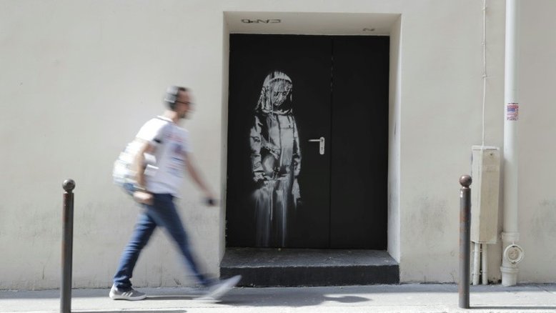 Obras atribuídas a Banksy surgem nas ruas de Paris