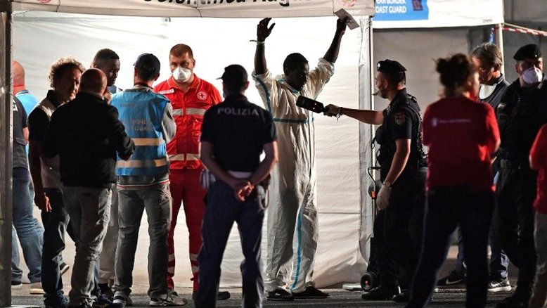 UE convoca reunião de crise para desbloquear política migratória