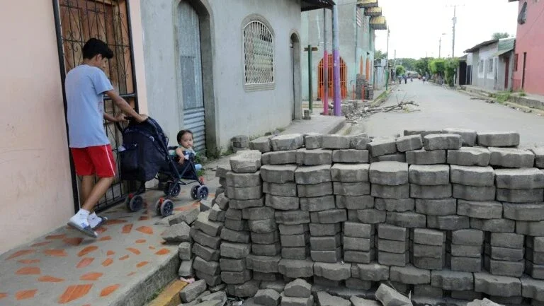 A vida entre barricadas e balas na Nicarágua