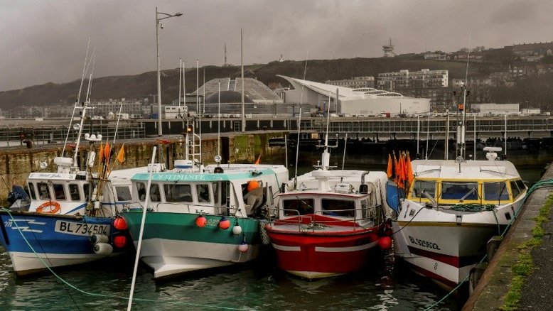 Pescadores bloqueiam portos europeus contra pesca elétrica
