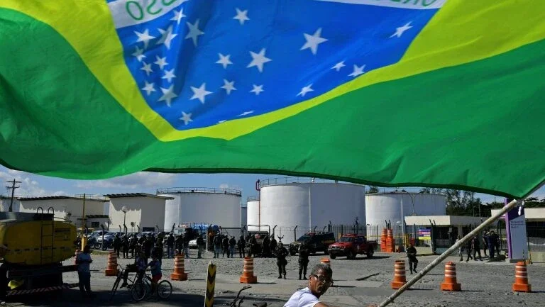 Desemprego cai em maio mas ainda atinge 13 milhões de brasileiros